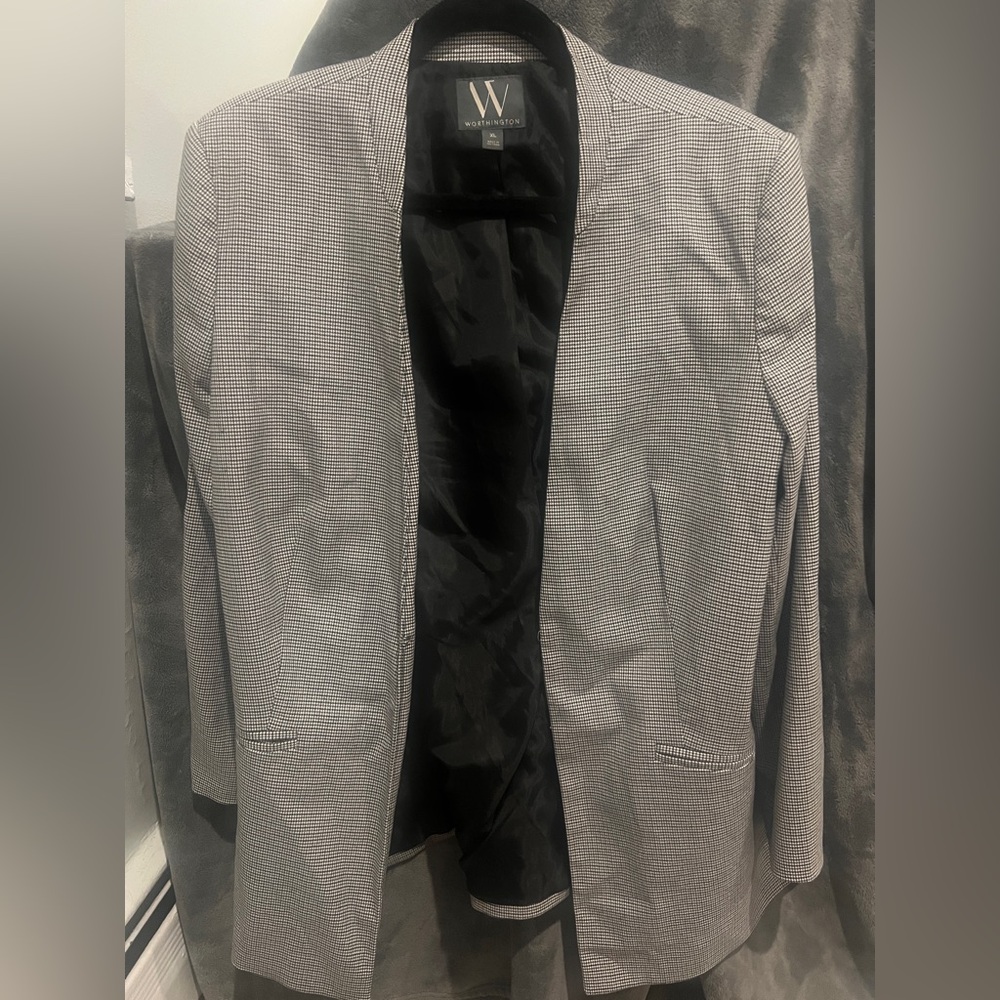Women’s black and white Worthington Houndstooth blazer